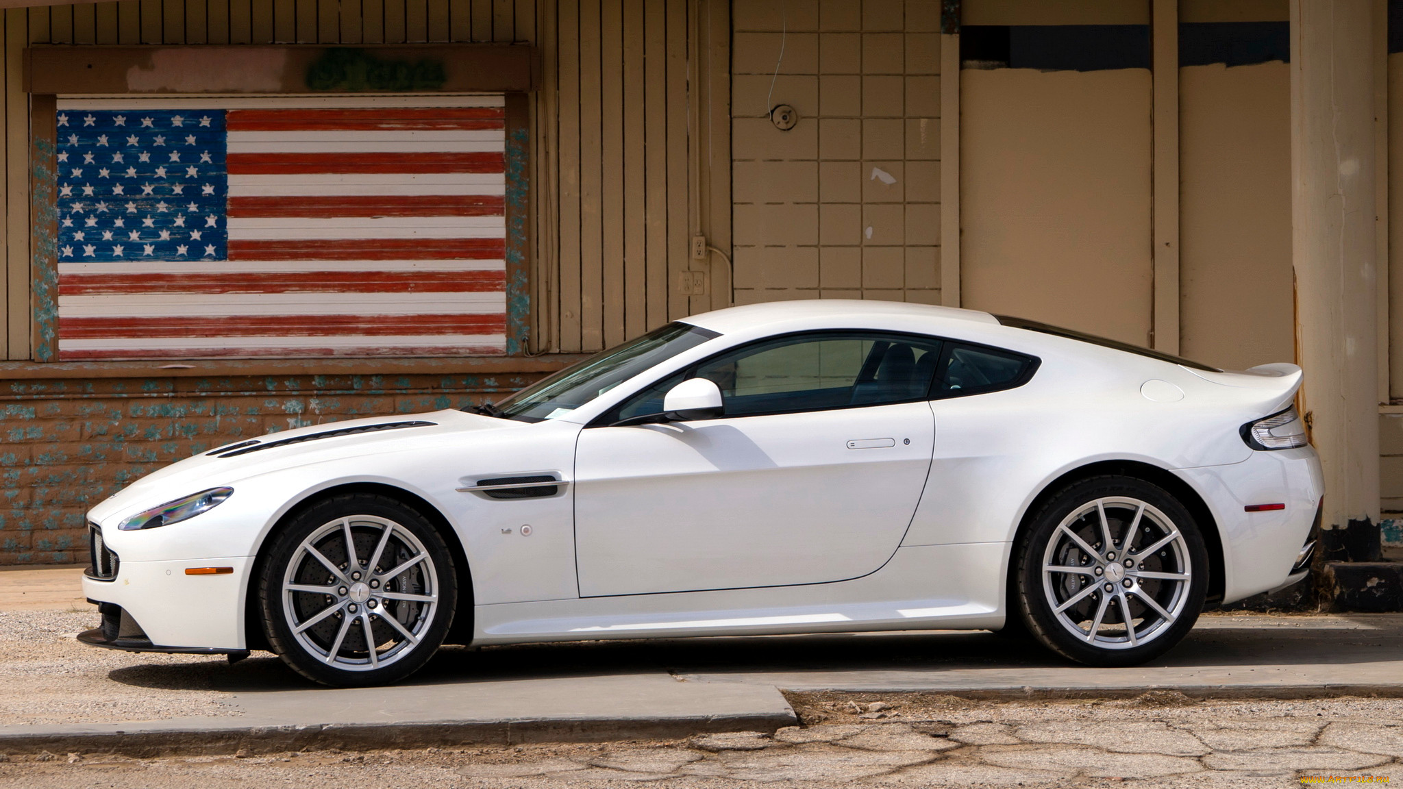 Aston Martin Vantage v12 Interior